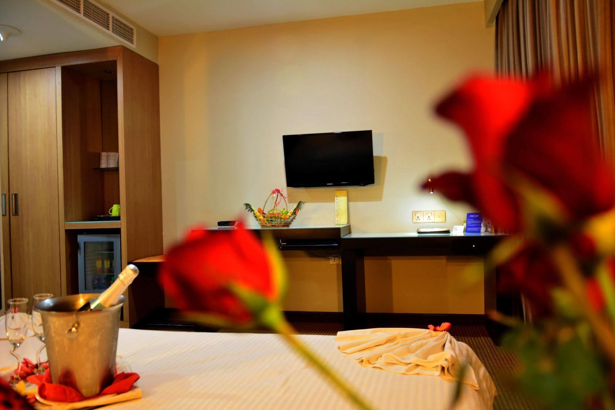 Pearl Grand Hotel Colombo Exterior foto
